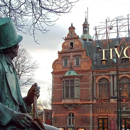 Danish Hygge By Tivoli And Harbour Baths Kodaň