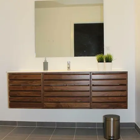 Luxury In The Heart Of Near Harbour Baths Apartment *