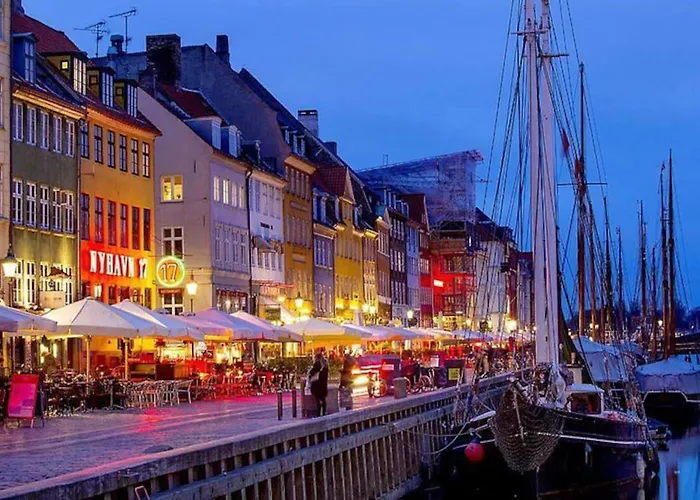 Luxury In The Heart Of Near Harbour Baths Apartment *