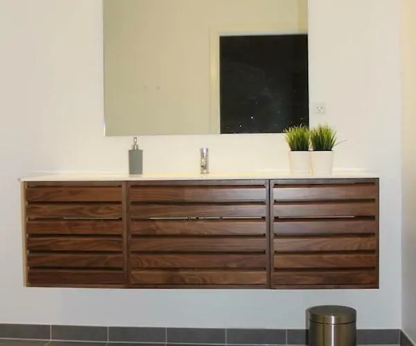 Luxury In The Heart Of Near Harbour Baths Apartment *