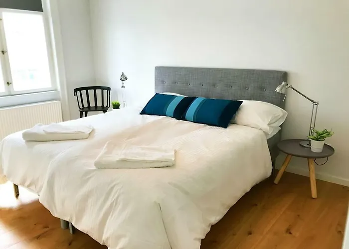 Luxury In The Heart Of Near Harbour Baths